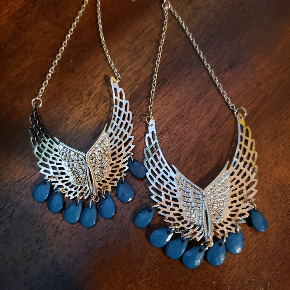 Beautiful Dangling Earrings - Picture 2 of 7